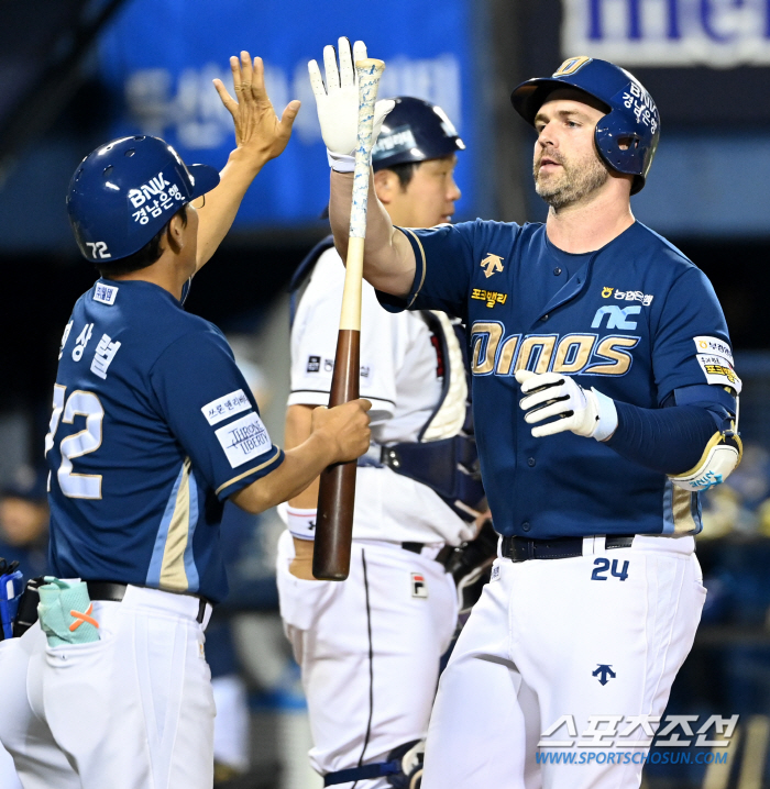 'I'll give you my baseball supplies as a gift' The notice of the home run king in Korean is more delicate than anyone else