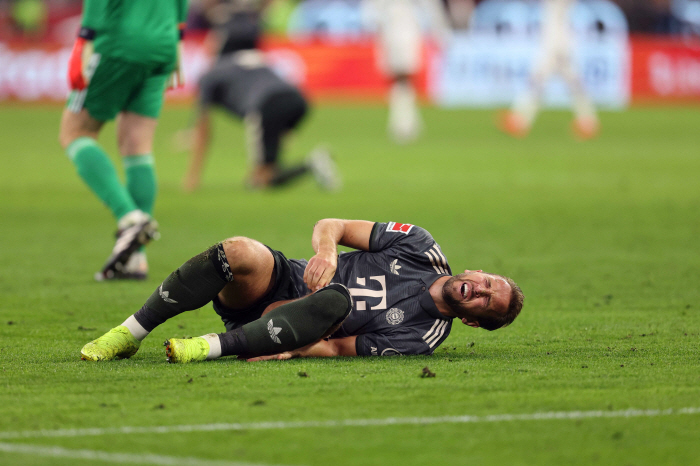 Just 9 touches  worst rating  ankle injury. B Munich ace Harry Kane moaned in triple whammy. 英 BBC'Unclear to play in the next game'