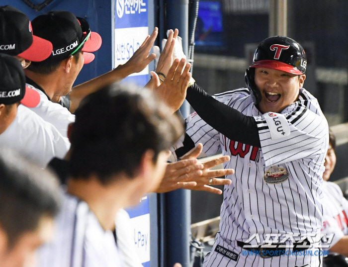 LG's youngest at 24 years old with 100 RBIs... 'I found the 4th of the dynasty. The final game ended with two home runs, six RBIs and 101 RBIs. Yeolryang succeeded in using him early 4 times 