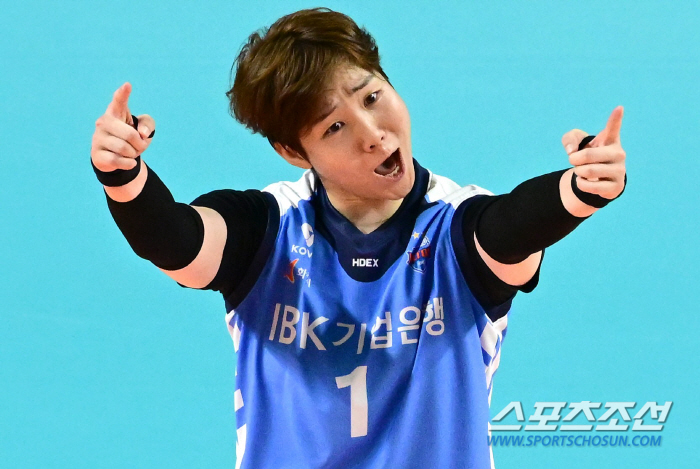 '1710 → 1721 → 2321 → 2523' Lee So-young Derby' all-time set burst. I can't believe 3 out of 4 games in the women's team are 5 sets... an all-time season preview. Jeonggwanjang won a 3-2 victory. 