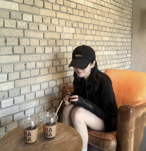 'AOA Leave' Kwon Min, a swimsuit selfie with scars exposed..I'm too thin