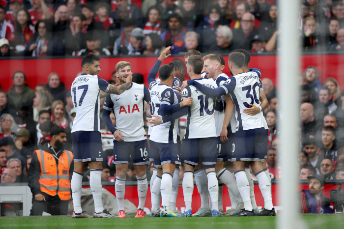 'Captain Son Heung-min is out of shock'→ If there was even SON, it would have been a disaster! Tottenham's 'Bruno exit' vs Manchester United 3-0 victory...the first league win of the season