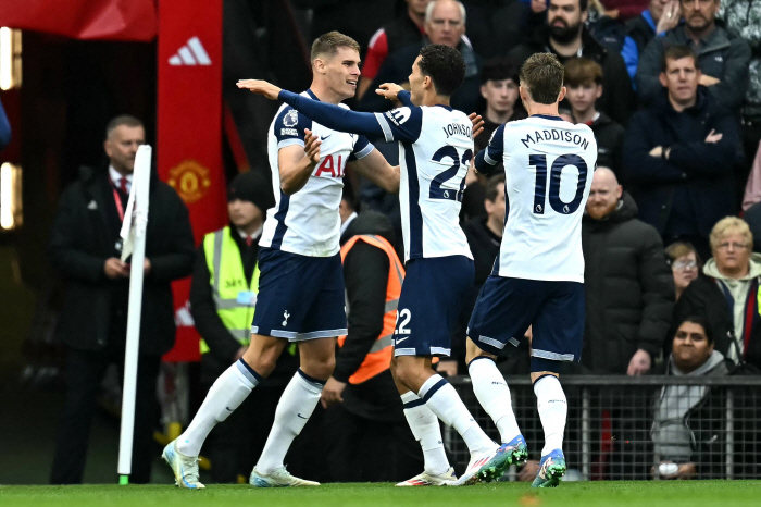 'Captain Son Heung-min is out of shock'→ If there was even SON, it would have been a disaster! Tottenham's 'Bruno exit' vs Manchester United 3-0 victory...the first league win of the season