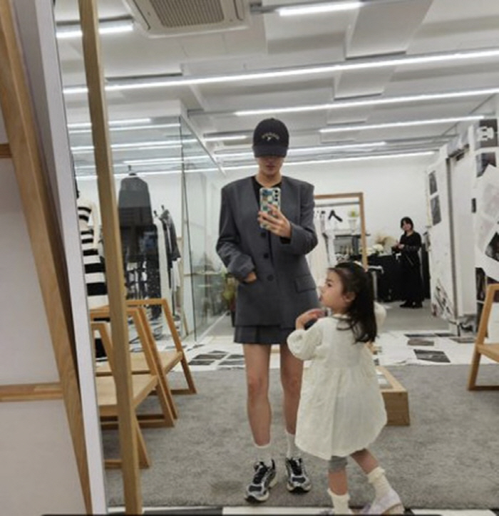 Doctor Kang So-ra's daughter has all the good-looking genes that she can learn after her mother