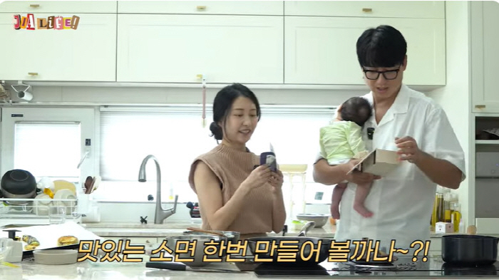 'Fried food while holding the child's arms' Lee Ji-hoon ♥ Ayane 'Parental qualifications made me cry. Don't force the child to appear.' (Full Story)