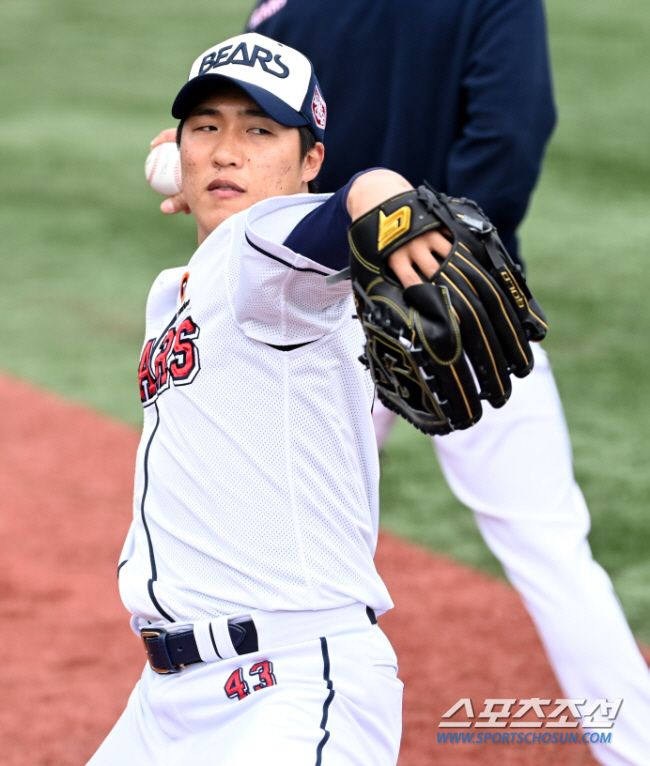 He dreamed of a rebound by changing his name, but Doosan cleared nine pitchers only. 