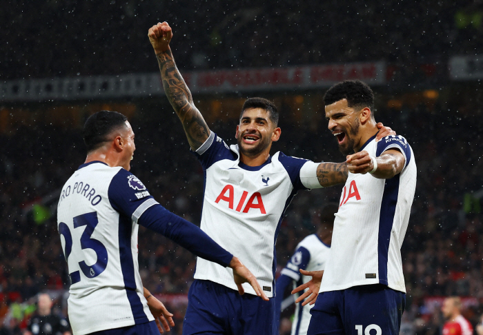 ''It's okay without SON'' Son Heung-min is absent. Tottenham's three-top, Manchester United's defense has been destroyed. a 3-0 complete victory.