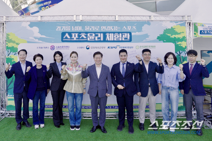 Lawmakers Lim Oh-kyung visited the Gwangmyeong Speedome 'Sports Ethics Center' to spread the value of fair sports