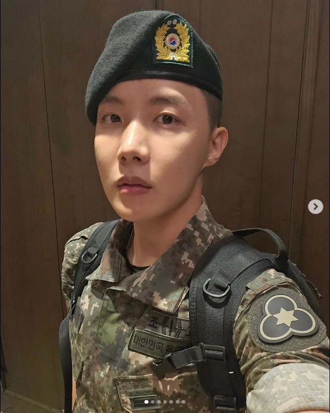 Sergeant 'Late Years' J-Hope, a good story broke out while serving in the military...Full sponsorship of synchronous MT expenses 'Enjoy' 