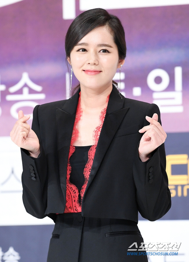  「'I want to play with the lalas' Korea's representative beauty, Han Ga-in, looks at the public with her honest and easy-going charm'