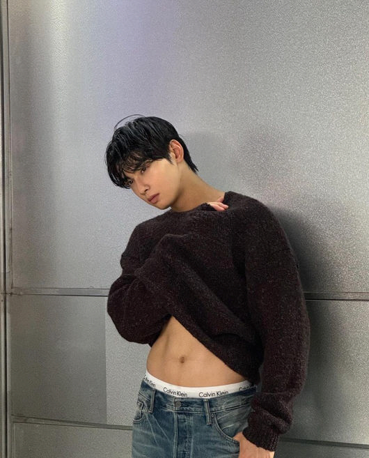 Cha Eun-Woo's shy abs are not good-looking either | SportsChosun