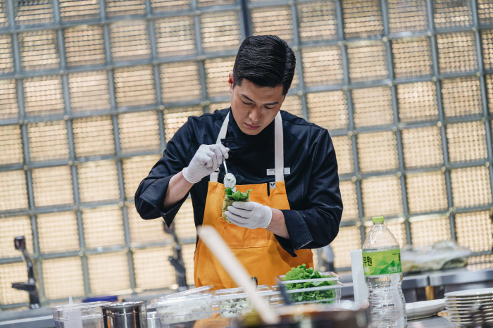 Meal stand → Iron bag cook is disappointed to be eliminated..'Let's Cook Together Glory' 'Black and White Cook'Last impressions