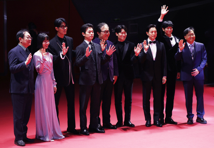  Lee Jung-jae and Kang Dong-won → 亞's largest film festival that even the late Lee Sun-kyun started hot (Roundup)