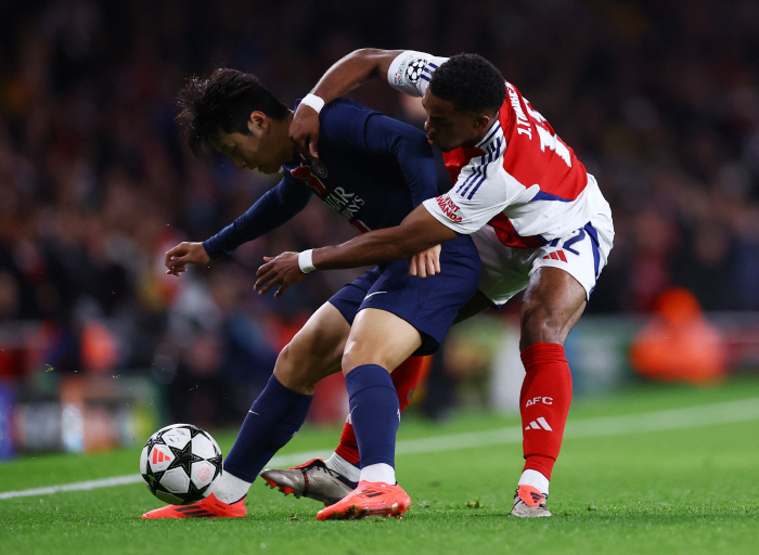 Was the wall high in UCL? 'It's too bad' Lee Kang-in played full-time  no-turn mid-range shots → blocked by an iron wall defense...PSG lose 0-2 to Arsenal