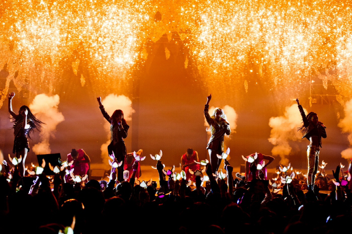 2NE1, I can't believe this day has come..'A full concert after 10 years. We'll show who we are.' 