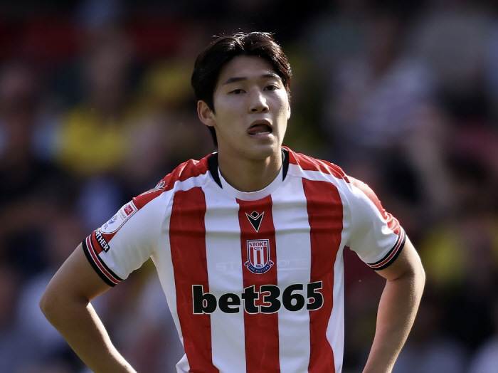 Bae Jun-ho, the top prospect in the Korean national team, exploded with crazy performance → storm 2 help  opportunity creation 6 times...Stoke also won 6-1 against Portsmouth