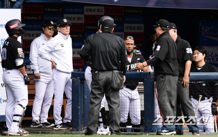 Director Lee Kang-chul, who was angry at the reversal of the video review of 'Jang Sung-woo come in', instructed the withdrawal of the first at-bat  'Super nervous from the beginning' 