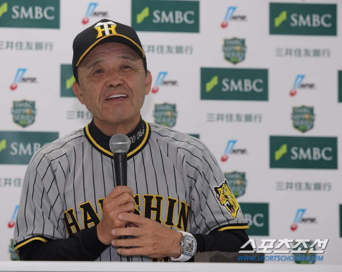 He led the Japan Series for the first time in 38 years, but retired to replace the 67-year-old coach, Hanshin Okada, and the next head coach Fujikawa (Min Chang-ki's Japanese baseball)