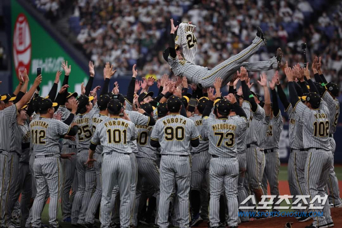 He led the Japan Series for the first time in 38 years, but retired to replace the 67-year-old coach, Hanshin Okada, and the next head coach Fujikawa (Min Chang-ki's Japanese baseball)