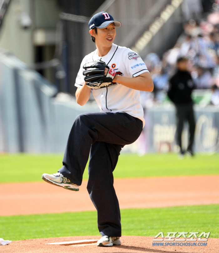  Kang Ki-young 'Powerful first pitch '