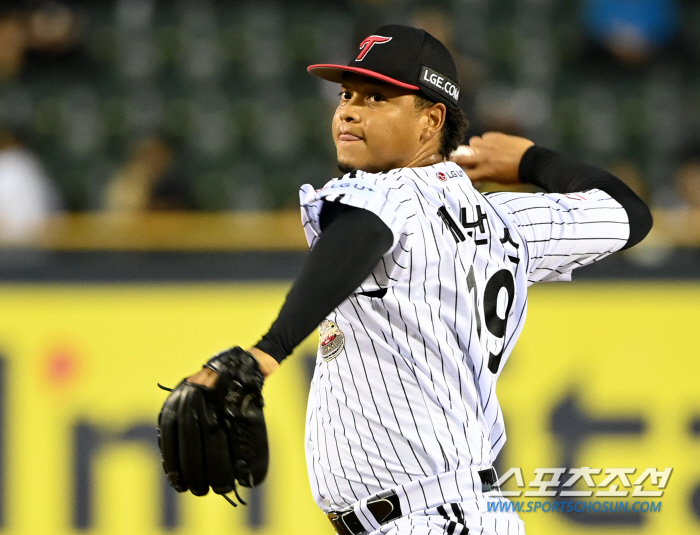 26S Finishing Father Yoo Young-chan Award. Can't take the mound in the first game. Chagrin 'Hernandez to the finish' again emptied the middle 