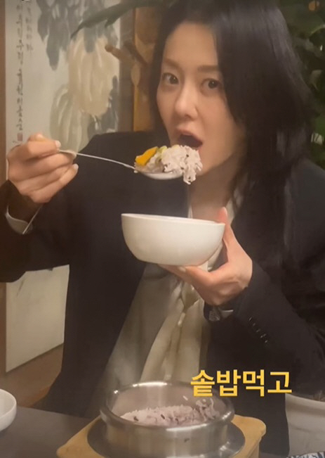 ''53 years old' Ko Hyun-jung's body is 'bony' even though she eats this much..Too much mukbang