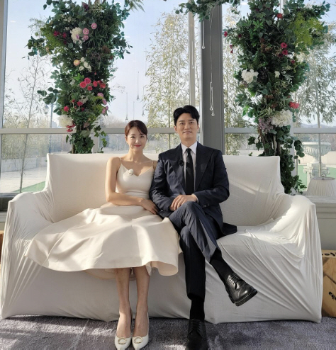 'In Kyo-jin ♥ Soi-hyun's wedding day, thank you for the 10 years you've spent' wedding photos released