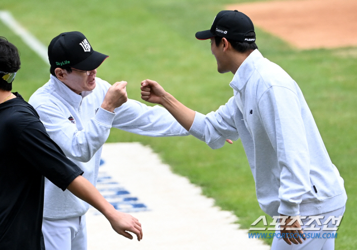 It wasn't Um Sangbaek or JoyhyunLee Kang-chul, the winning player, will catch the first game. 