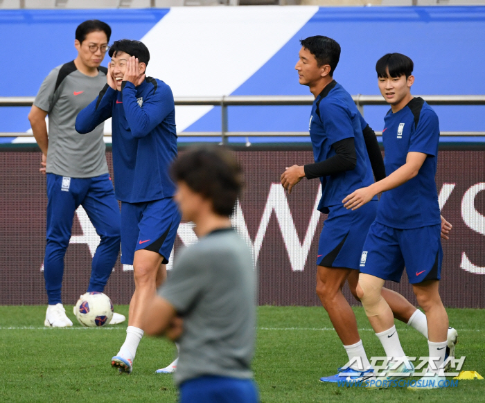 'Hamstring' Son Heung-min excluded from the call-up of the A-team'Direct Communication'Director Hong Myung-bo'Captain'Decision to protect → Hong Hyun-seok's replacement