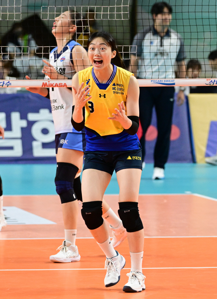 Defending champion's organization, watertightHyundai Engineering & Construction Co., Industrial Bank of Korea Shutout → Struggle with Director Chung for the championship 