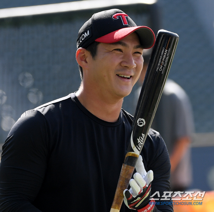 The MVP of the Korean Series. Let's go back to number five. Moon Sungjoo, number 9. '8,9,1,2 Big Inning' 