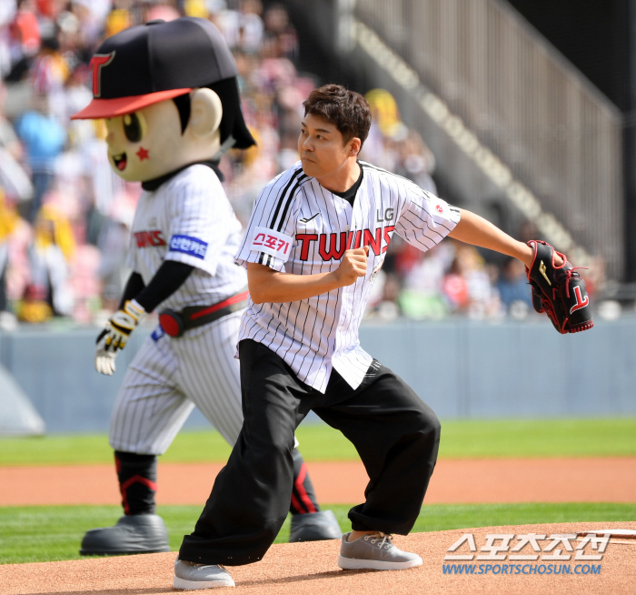  Jeon Hyun-moo 'Autumn baseball's cool first pitch'