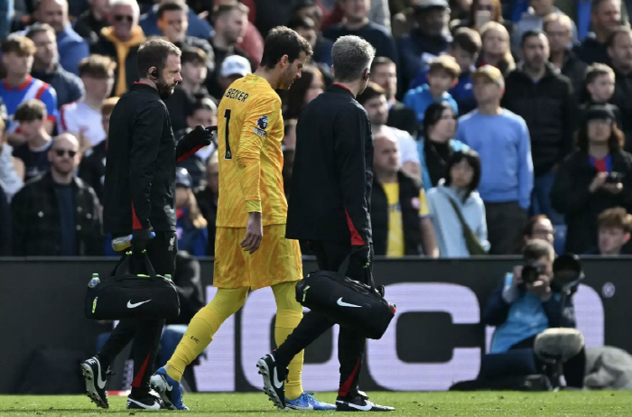 'It doesn't look good' The pain of holding a hamstring → The anger of playing the ground, 'Liverpool Emergency' key Alisson collapsed