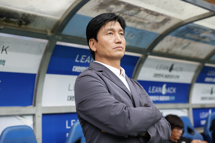 Kim Jeong-yong, the second-ranked coach of 'Lost in a reversal', Kim Jeong-yong, the second-ranked coach 'There is nothing else, I follow you to the end'