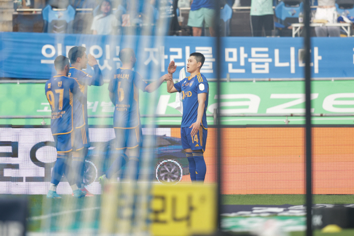 'Lee Dong-kyung The B' successful, the enemy → Best 11 in Gimcheon is revealed in 161 days