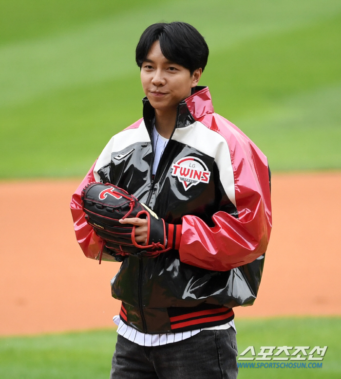  Lee Seung-gi 'Autumn Baseball Pitching '