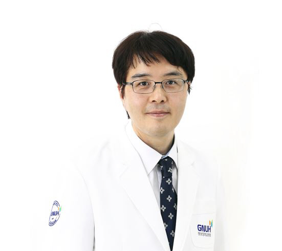 Professor Lee Kyung-won of Gyeongsang National University Hospital won the Korean Society of Oncology 'Best Story Award'