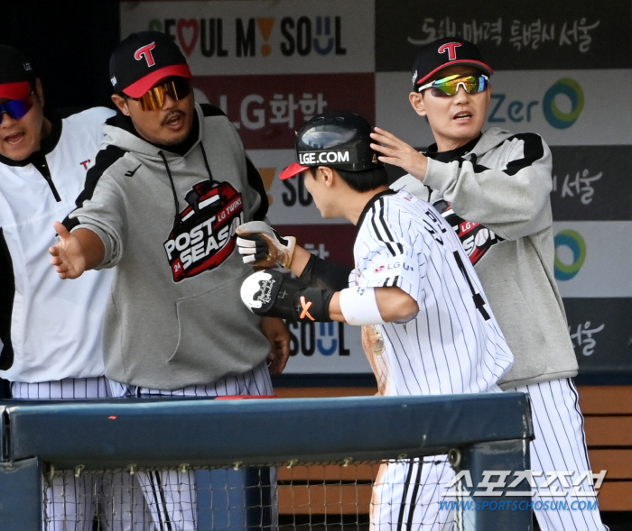 'The two points are all from his feet...' I played LG-like baseball alone. 3 runs, 2 steals, 1 point. 'Fostering player → pinch runner → second base main player' Shinhwa continues 