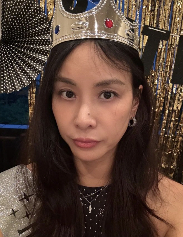 '40 Billion Building Owners' Ko So-young wears a crown and has a super luxurious birthday party''Happy'