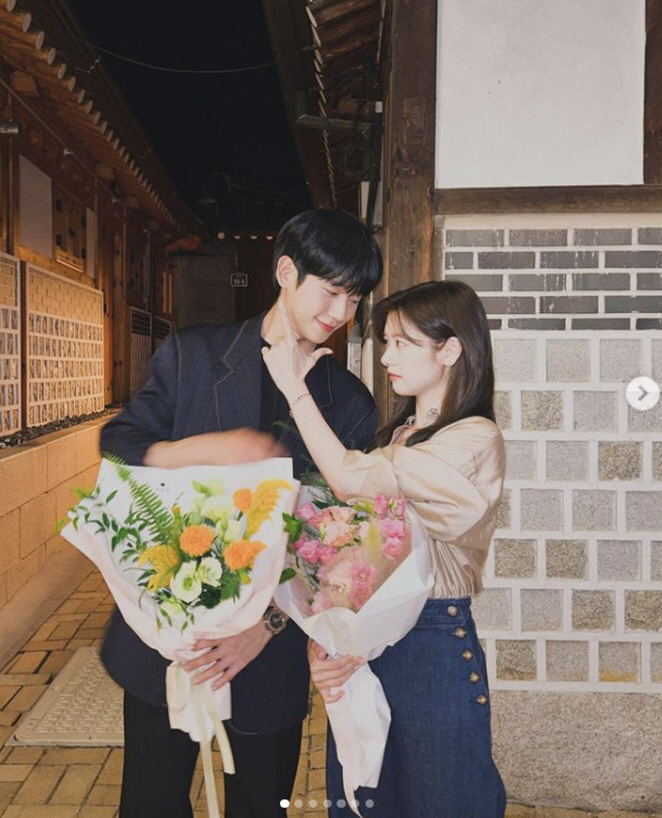 Jung So-min ♥ Jung Hae-in, you're dating now..a romantic act of affection