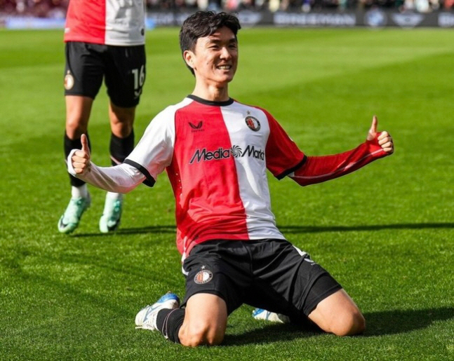 'The Netherlands is also narrow''Feyenoord September player'Hwang In-beom scored his debut goal'Explosion'1st place!...Team won 2-1 over Tvente