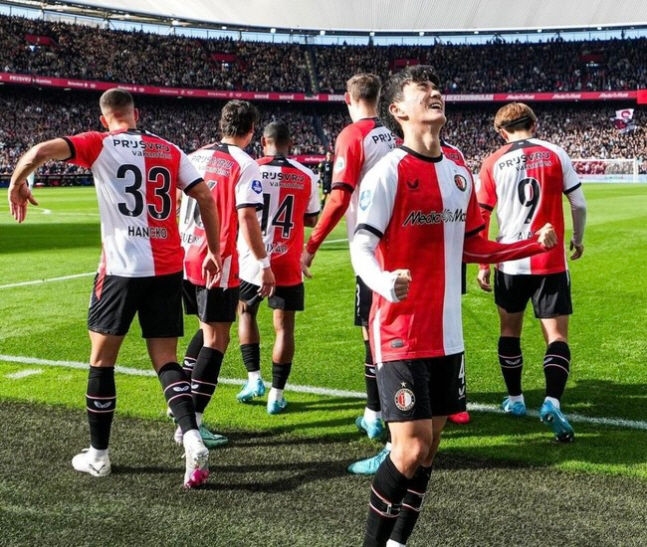 'The Netherlands is also narrow''Feyenoord September player'Hwang In-beom scored his debut goal'Explosion'1st place!...Team won 2-1 over Tvente