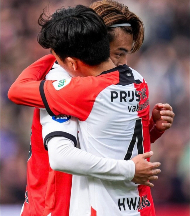 'The Netherlands is also narrow''Feyenoord September player'Hwang In-beom scored his debut goal'Explosion'1st place!...Team won 2-1 over Tvente