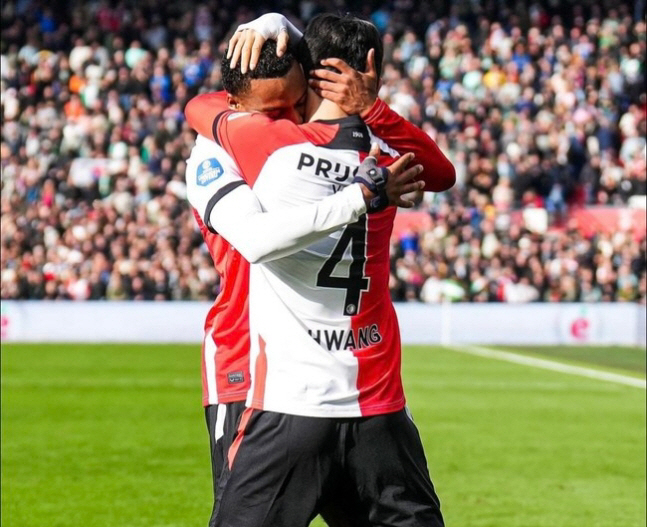 'The Netherlands is also narrow''Feyenoord September player'Hwang In-beom scored his debut goal'Explosion'1st place!...Team won 2-1 over Tvente