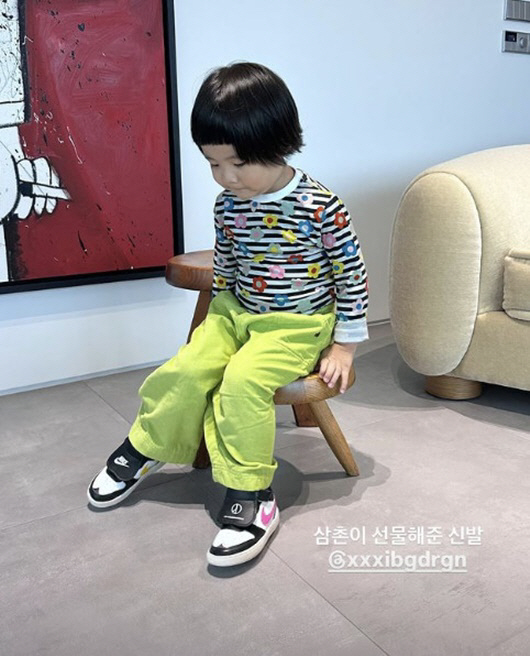 G-Dragon's nephew is already in kindergarten wearing luxury shoes..'The Gift of an Uncle'