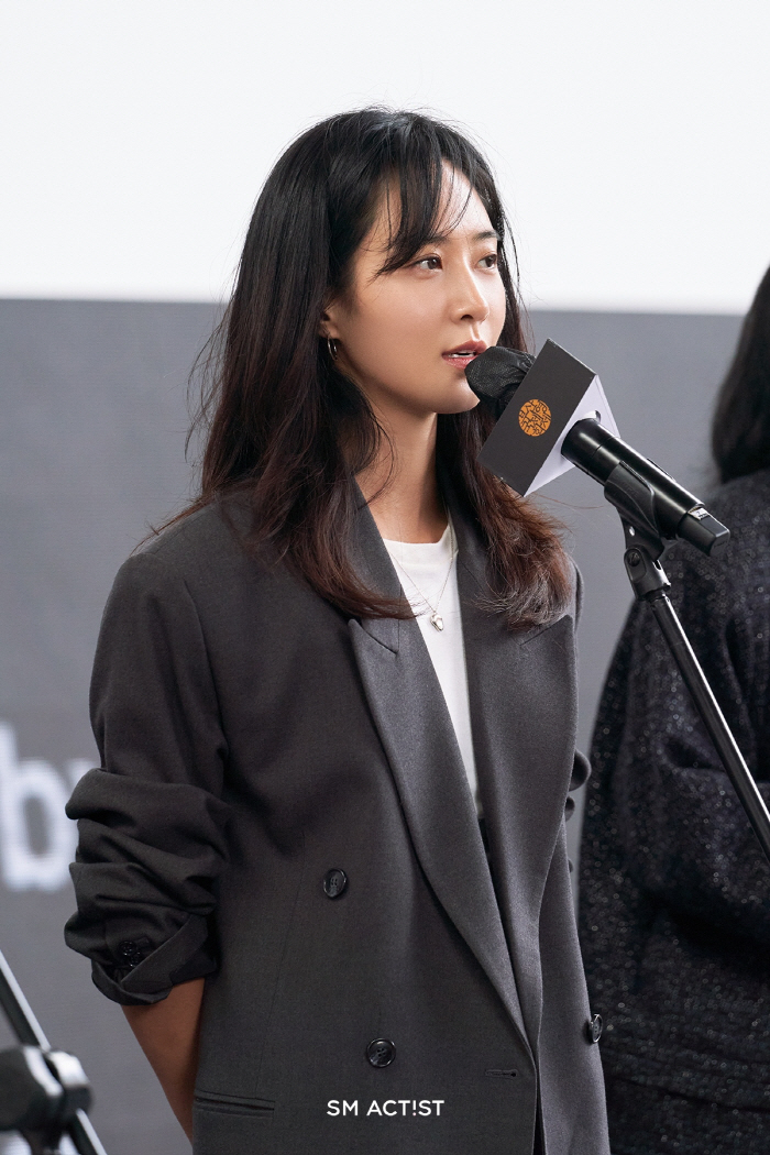 Kwon Yu-ri lit up the 29th BIFF. Red carpet → GV. Outdoor talk 'Special presence'