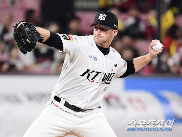 'LG PO goes 100%' Austin upset three-run  Son Joo-young 5.1 scoreless innings  Eli Tuhon's save LG, 6-5 come-from-behind victory. There is one win left for Daegu. Player Benjamin failed KT's cliff edge. 