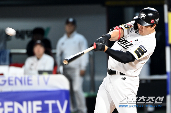 'LG PO goes 100%' Austin upset three-run  Son Joo-young 5.1 scoreless innings  Eli Tuhon's save LG, 6-5 come-from-behind victory. There is one win left for Daegu. Player Benjamin failed KT's cliff edge. 