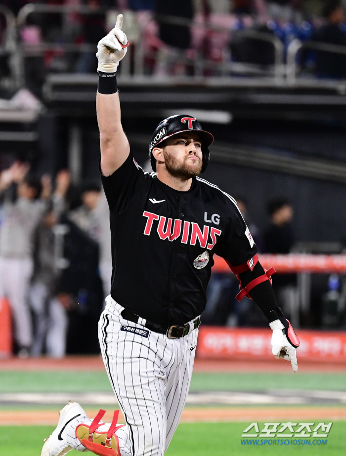 'LG PO goes 100%' Austin upset three-run  Son Joo-young 5.1 scoreless innings  Eli Tuhon's save LG, 6-5 come-from-behind victory. There is one win left for Daegu. Player Benjamin failed KT's cliff edge. 