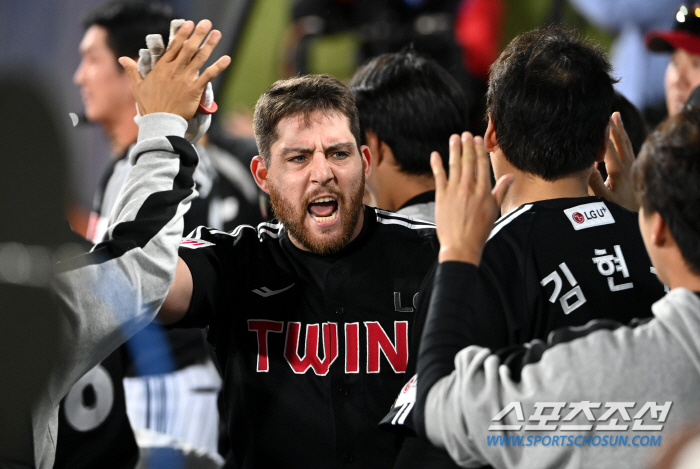 'LG PO goes 100%' Austin upset three-run  Son Joo-young 5.1 scoreless innings  Eli Tuhon's save LG, 6-5 come-from-behind victory. There is one win left for Daegu. Player Benjamin failed KT's cliff edge. 